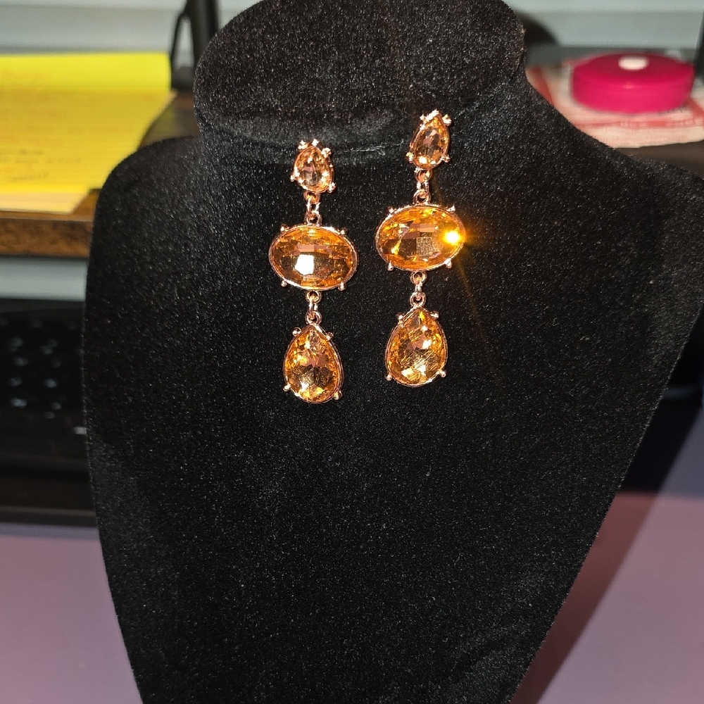 BUNDLE ANY 2, PAY ONE PRICE. Elegant Rose Gold Drop Earrings - Picture 1 of 4